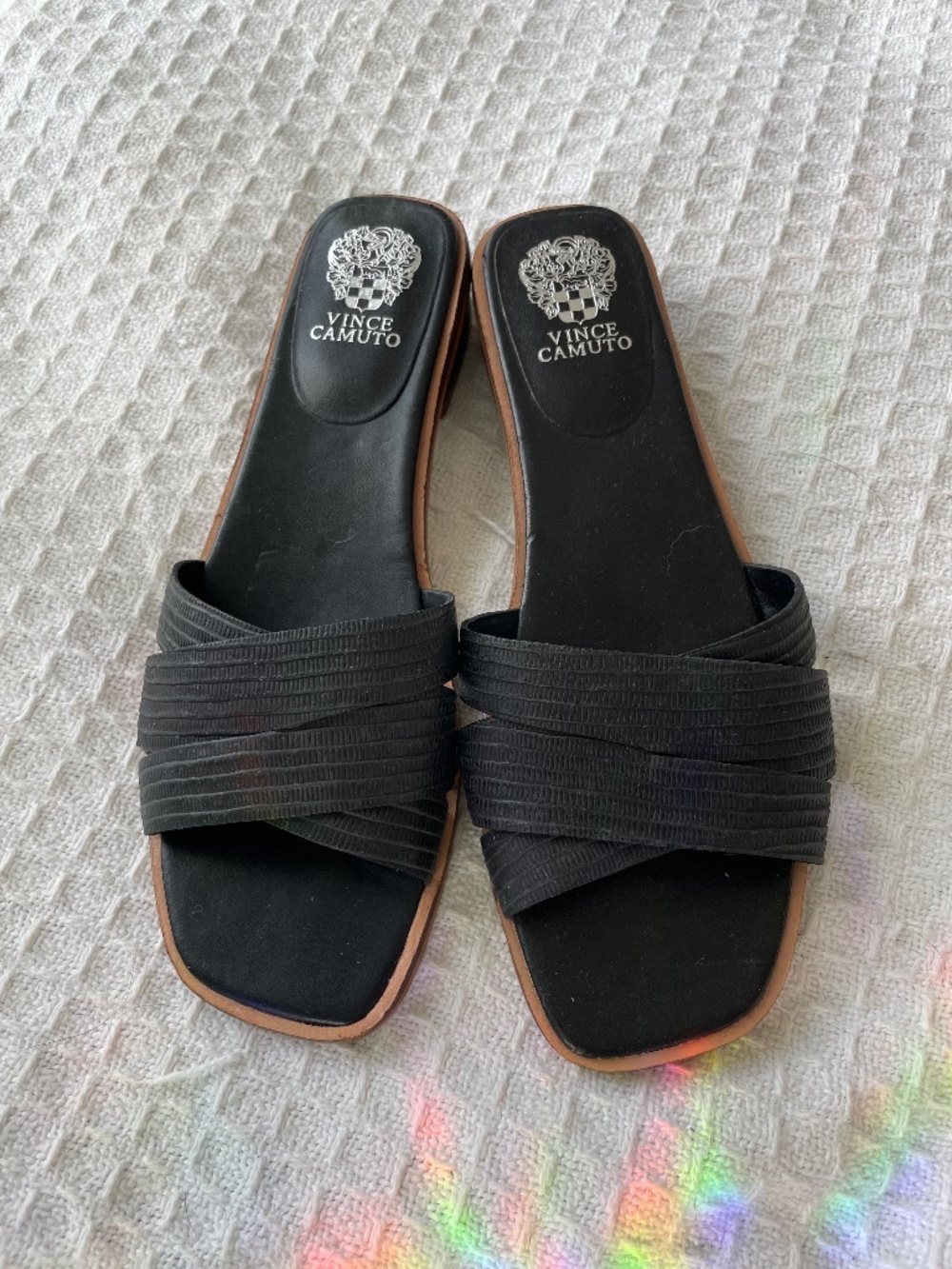 Black Vince Camuto Ydelle sandals with a mini block heel - size 8.5